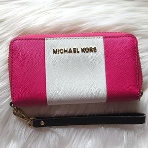 Michael Kors Jet Set zipper wallet